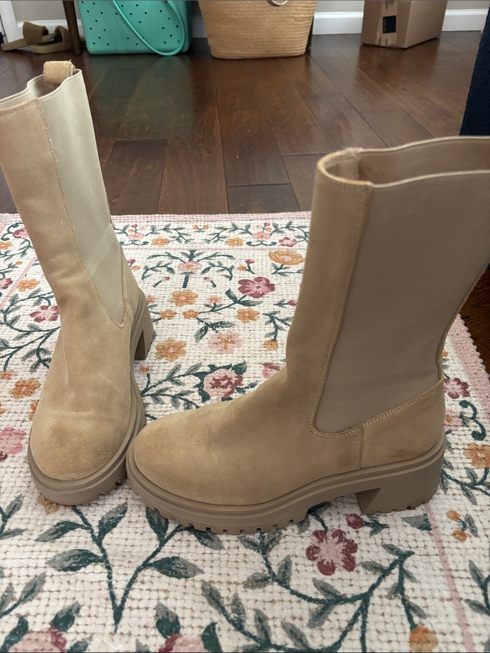 Tall Women's Suede Chelsea Boots in Beige STEVE MADDEN - Picture 5 of 7